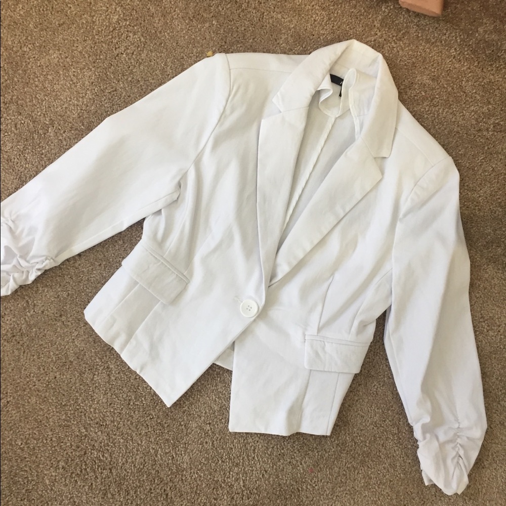 WHITE WOMENS BLAZER SIZE S